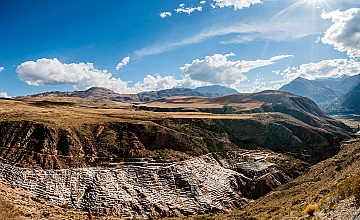 Cusco, Perú: panoramica de las Salineras de Maras en el Valle Sagrado
