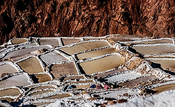 Morada de los Dioses – Tour Moray y Salineras con Chincheros – Almuerzo Picnic con Sesión de música en Violín – Clases de Cerámica en Taller Seminario – Urubamba (Desayuno y Almuerzo)