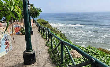 Malecon de Lima con vista al ocaano Pacifico, paseo costero