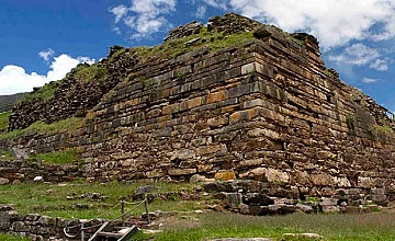 Huaraz – Sitio Arqueológico Chavín de Huantar – Huaraz (Desayuno y Almuerzo)